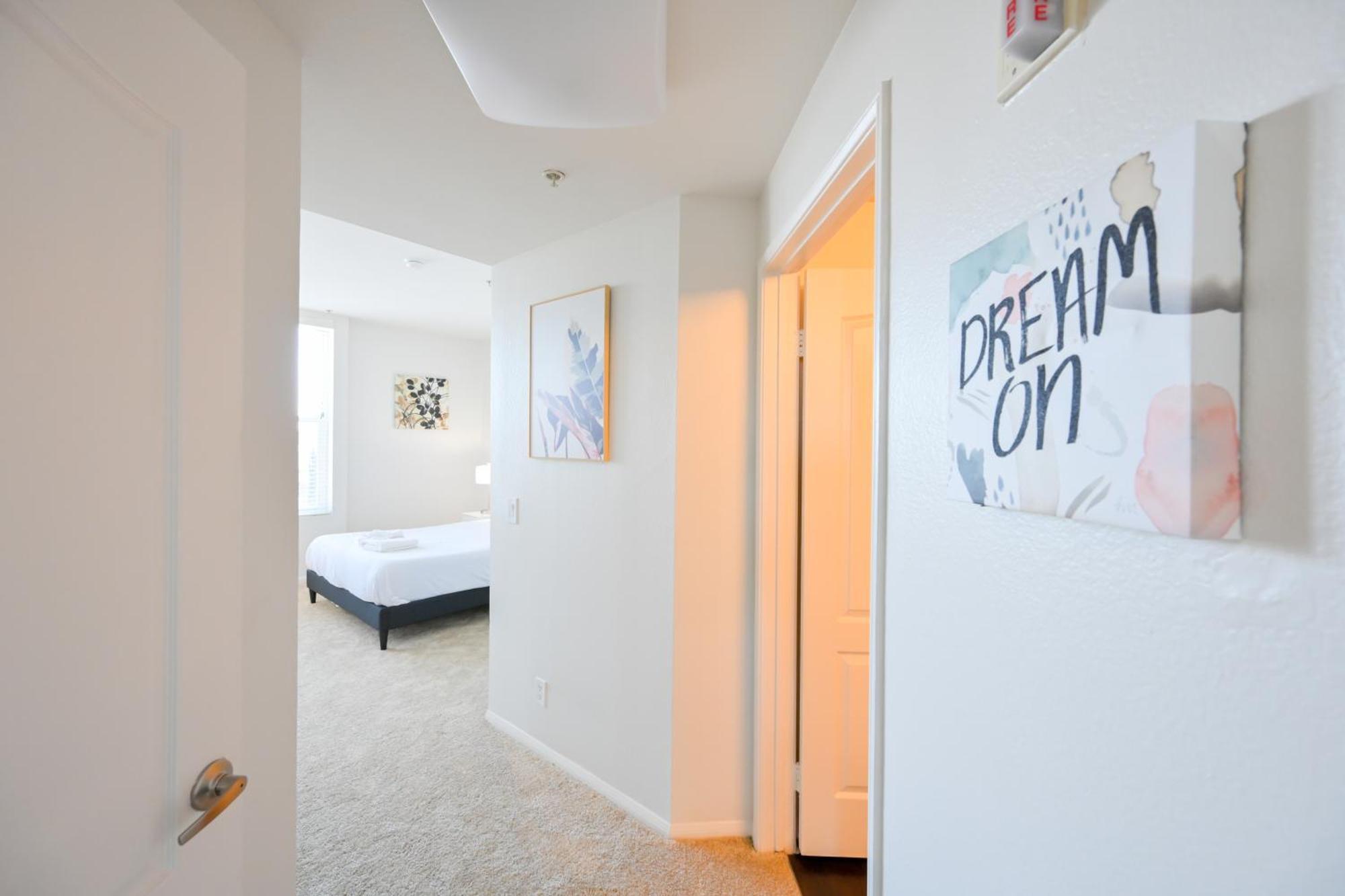 Cozy Management In Mdr Hotel a capsule Los Angeles