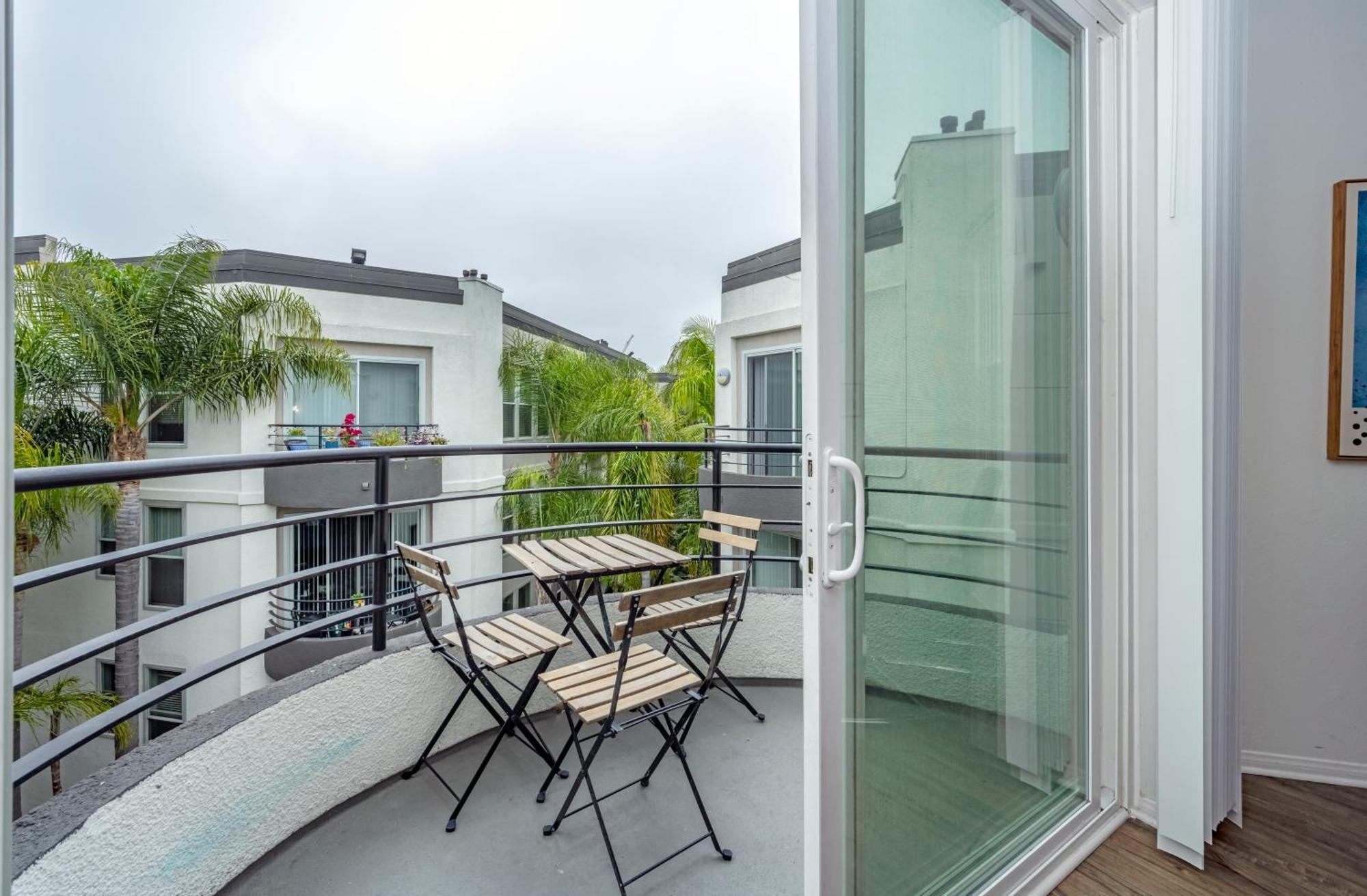 Cozy Management In Mdr Hotel a capsule Los Angeles
