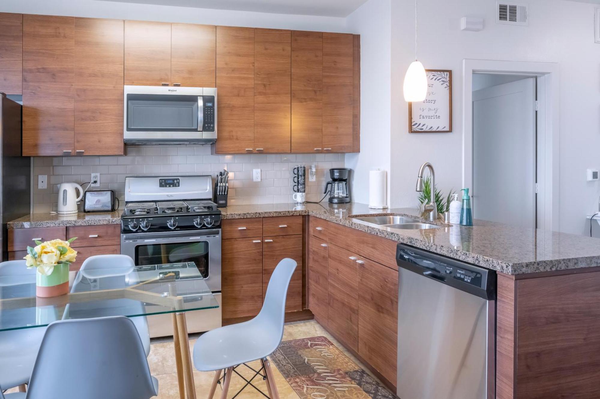 Cozy Management In Mdr Hotel a capsule Los Angeles